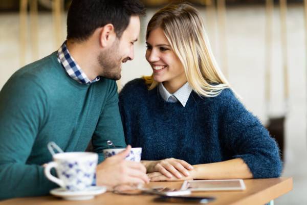 恋愛ムードが出せる、男性への会話の切り出し方5つ