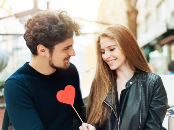 彼を喜ばせたい♡男性が「もらうと嬉しい」プレゼント3選