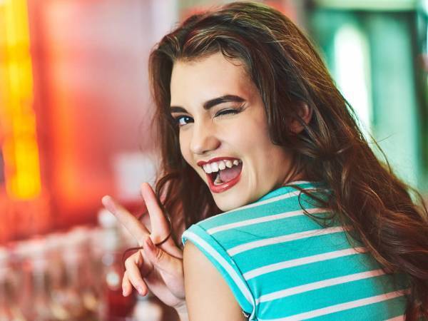 初対面で男性が「もっと仲良くなりたい！」と思う女性の特徴3つ