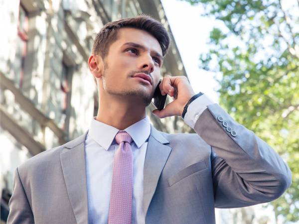 多忙な男性を好きになったとき、有効な「アプローチ」は…