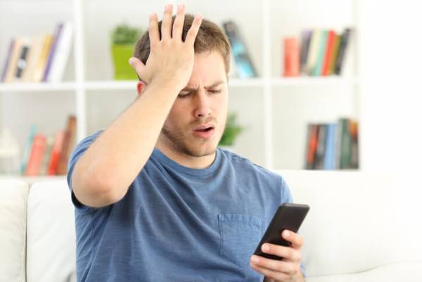 既読スルーの原因にも…！男性が返信に困るダメLINE