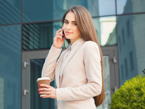 仕事がデキる人でも…職場で恋愛対象外になりがちな女性の特徴