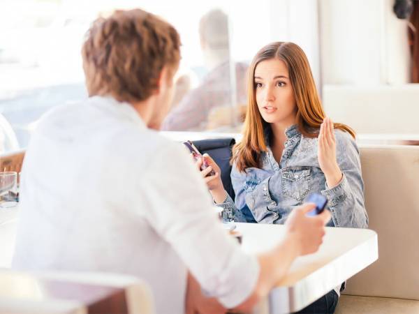 初対面こそ要注意！使うとイメージダウンさせてしまう「会話中の言葉」4つ