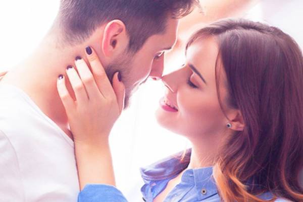 大好きな彼をトリコにする♡「キス」テクニック4選