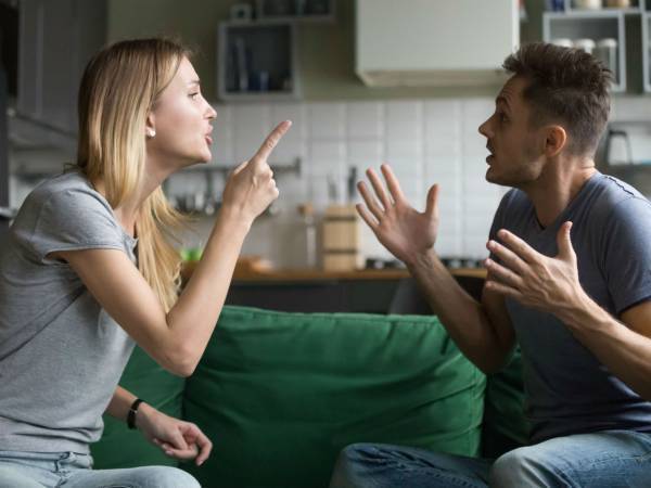 気を付けて！「年下男性に嫌われる」女性の特徴3つ