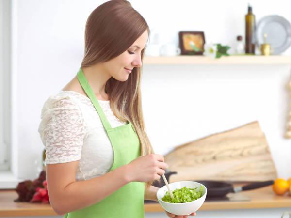 意外と武器になる？「料理が苦手でも、モテる女性の特徴」3つ