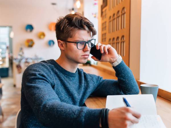 20代男性に聞いた！「LINEを既読スルーする理由」とは？