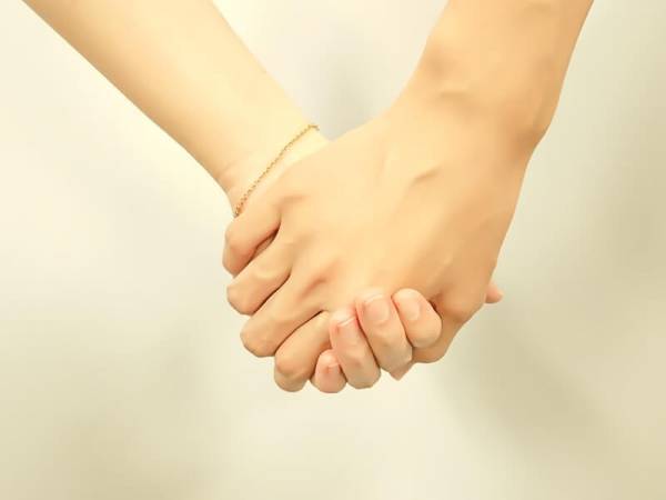 血液型で占う！男性がドキドキする「手の繋ぎ方」