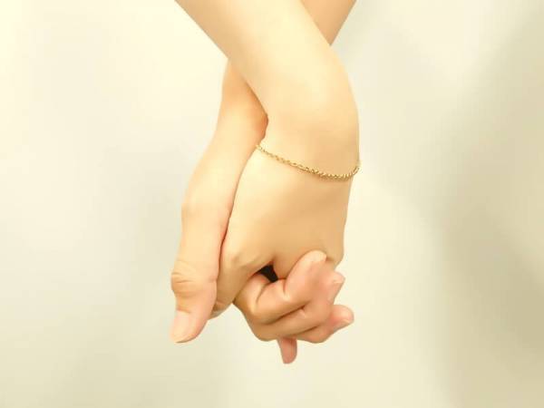 血液型で占う！男性がドキドキする「手の繋ぎ方」