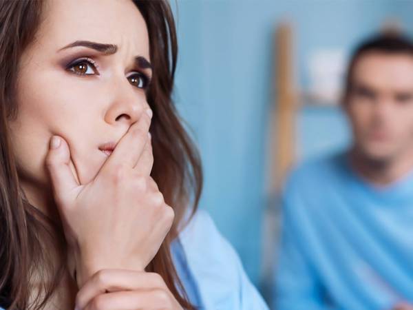 男性が嫌がる「詮索する女性」の言動3つ