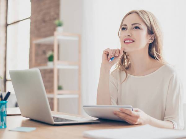 目指せ職場恋愛！男性がキュンとする職場の女性の5つの言動って？