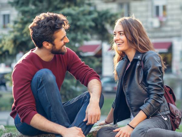 モテる女性が身につけている「褒め返し」テクって？