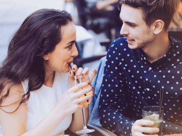 チャンスはある…？「彼女がいる男性」へのアプローチ方法