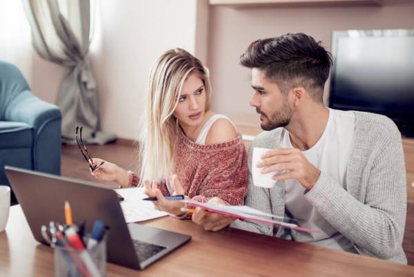 もしかして二股？男性が浮気を隠しているときのサイン3つ