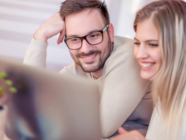 職場に好きな人ができたら考えたい「職場恋愛」のメリットとデメリット