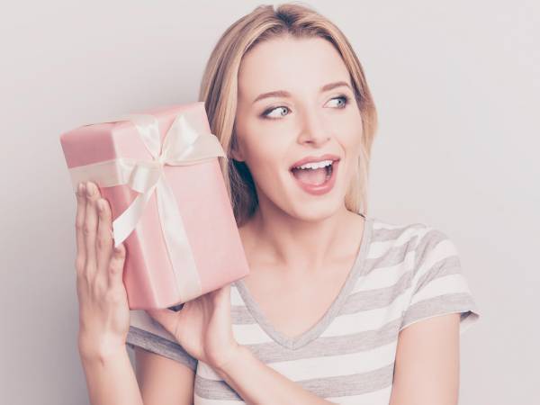 恋が叶うかも？気になる男性にお土産を渡そう♡