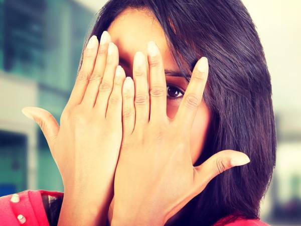 好きだからこそしちゃう…女性の「好き避け」行動3つ