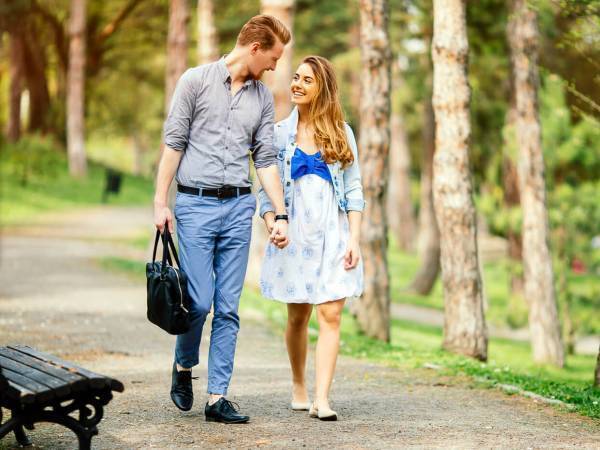 おさえきれない…思わず手を繋ぎたくなる女性の特徴って？