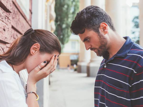 思わず引いちゃう…男性が「重い」と感じる彼女の言動3つ