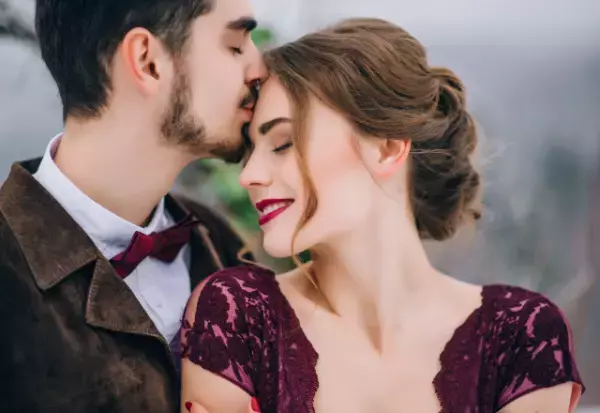 「君になら何でも教えるよ…」男性が本気で信頼できる女性の特徴3つ