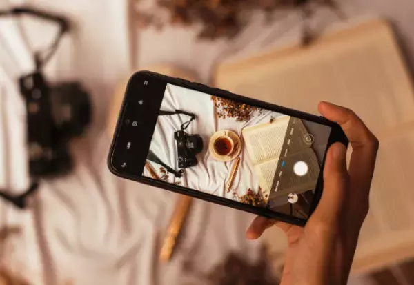 「早く気づいて…」気になる彼が“日常的なLINE”を送ってくれる理由って？