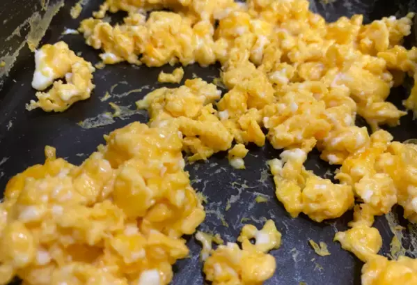 【3色丼レシピ】形だけの愛なんてお断り！不条理な夫へのイライラを炒めて。