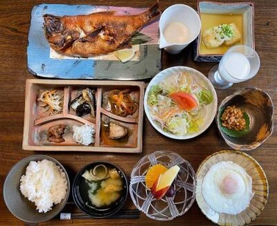 假屋崎省吾、超高級魚を使った極上の朝食を公開「めっちゃ豪華」「すっごい」の声