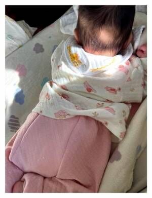 北斗晶の義娘・凛、生後4か月を目前に寝返りの練習をする娘の姿を公開「すでに身体半分以上寝返りしてて」