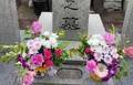 市川團十郎、妻・小林麻央さんの墓参りへ「麻央さんに似合う花ですね」「とても嬉しいと思います」の声