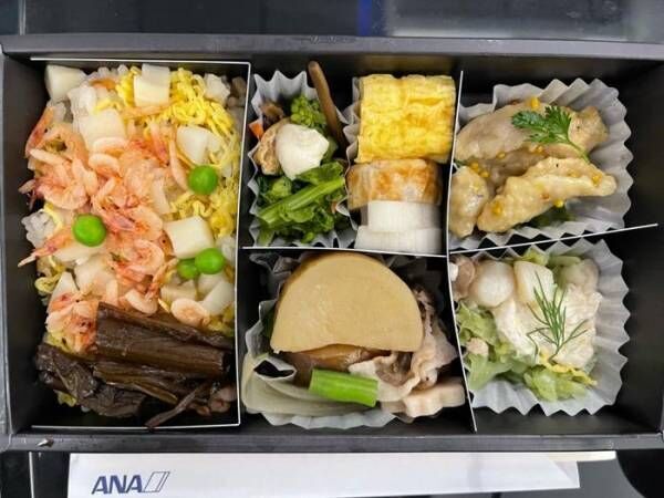 假屋崎省吾『ANA』のプレミアムクラスでの機内食を紹介「夕飯用なので、しっかりしたお献立でした」