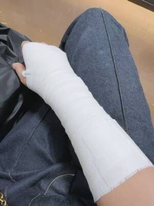 川崎希、すごい痛みと痺れで病院を受診した結果「やりたいことが出来ないのがつらい」
