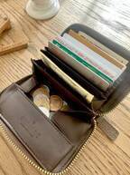 2年間使用する高見えで使い勝手の良いプチプラ財布「コンパクトさがミニバッグを持ちたい時にもすごく便利」