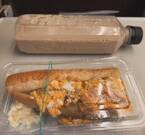 ハイヒール・モモコ、新幹線の車内で食べた“貧乏ランチ”を公開「手作りです」