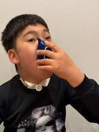 野田聖子氏、息子が嚥下にチャレンジする姿を公開「パパ特製の味噌汁、お酒ではありません」