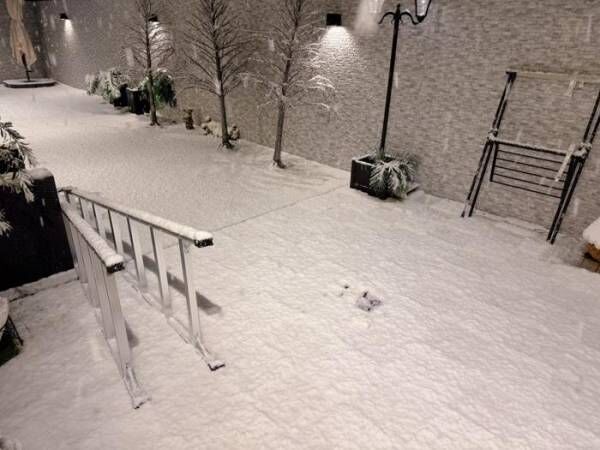 辻希美、エンドレスに雪が積もった自宅の様子「玄関前は定期的に雪かきします」