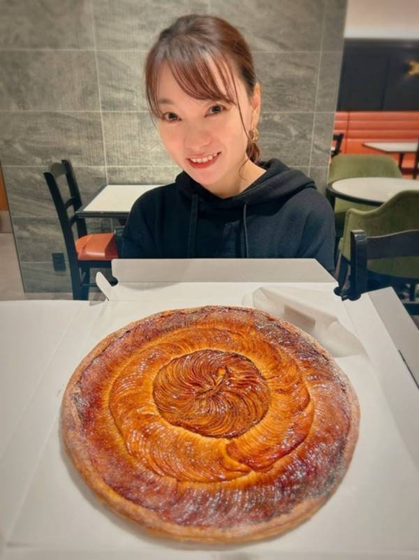 保田圭、故・服部幸應さんを偲び思い出の味を堪能「紅玉じゃなきゃダメなんだよ」