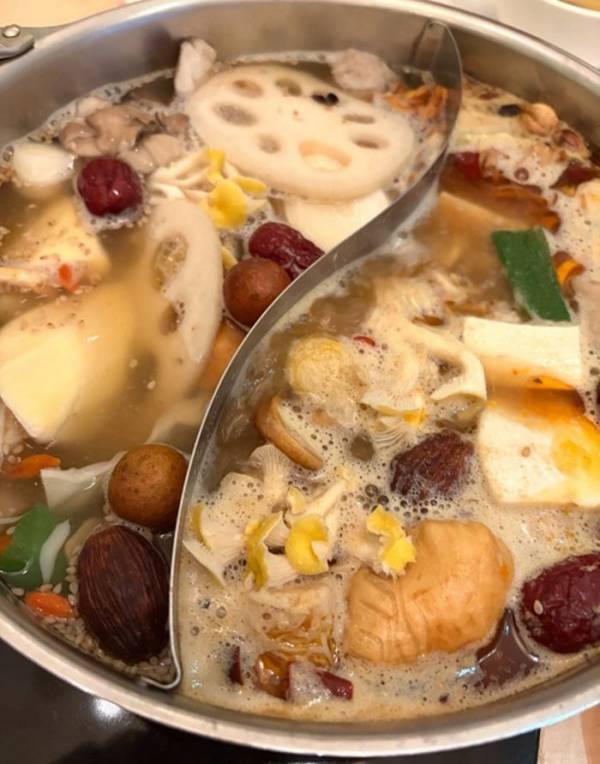 藤あや子「人気のレストラン」初めて訪れた店で薬膳鍋を堪能「このお鍋是非お勧めします」