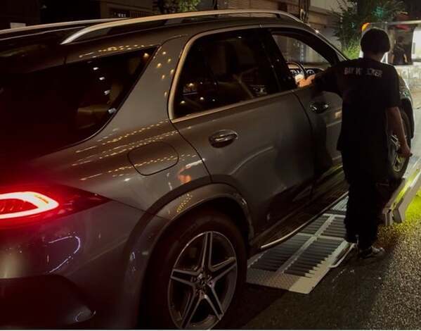 堀ちえみの夫「油断してました」運転中にガス欠でレッカー車を手配「待つこと1時間」