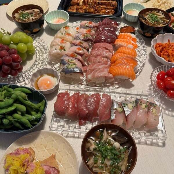 料理研究家・桜井奈々「買ってみたかった」『ロピア』で購入した寿司を絶賛「レベルが高すぎ」