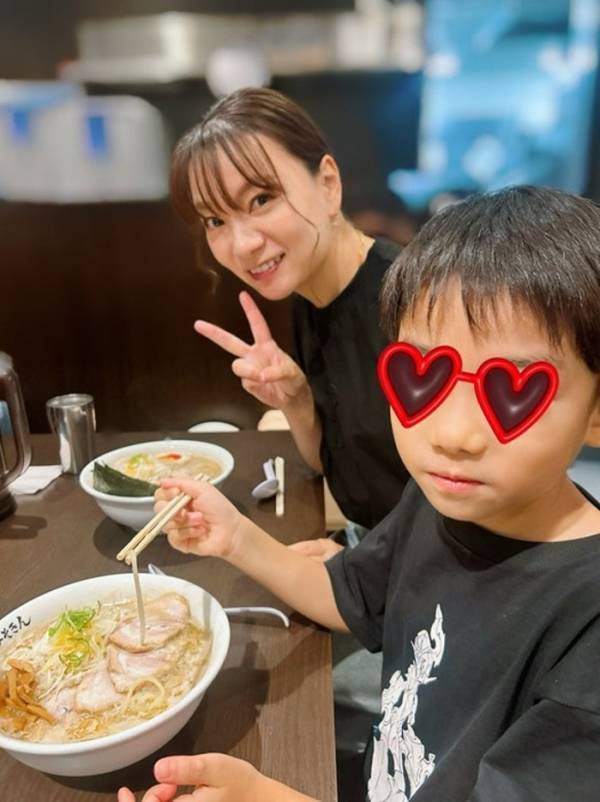 保田圭、息子の念願叶い『みそきん』へ「チャーシューが肉厚トロトロ」