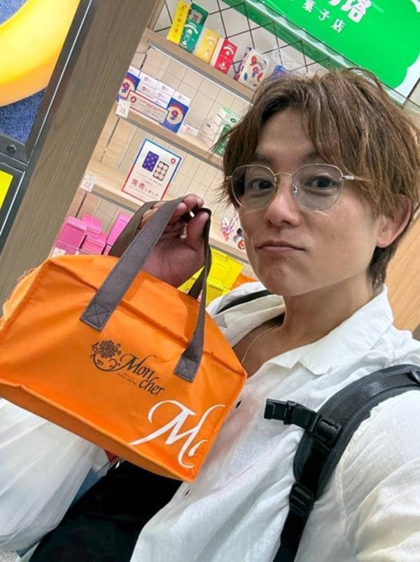 杉浦太陽、関西で仕事帰りに購入した美味しい土産「帰ったらみんなで食べよー」