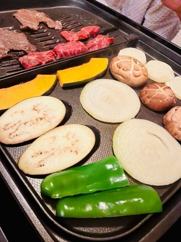 細川直美『コストコ』の肉で夕食に焼肉「家でのんびり食べられるのは助かります」