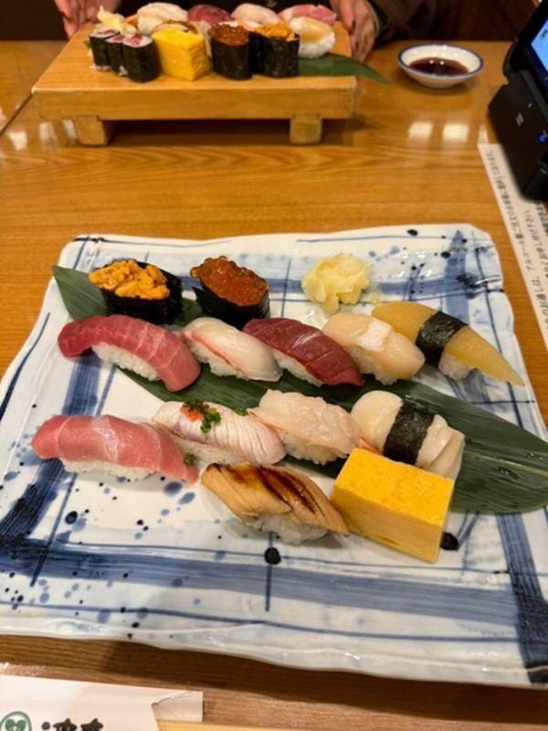 花田虎上、妻との昼食で寿司16貫を堪能「昨日から食べようと決めていた」