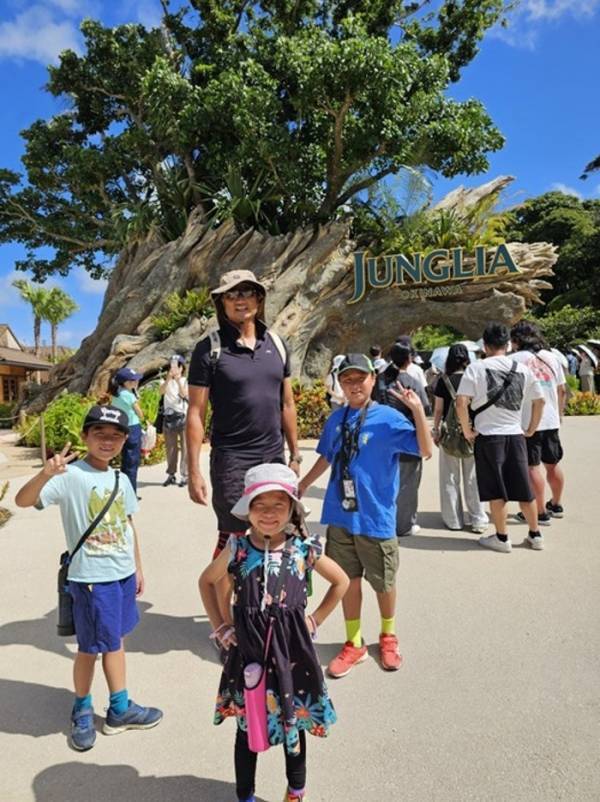 小原正子、プレミアムパスで楽しんだ沖縄のテーマパーク「買っといてよかったです」