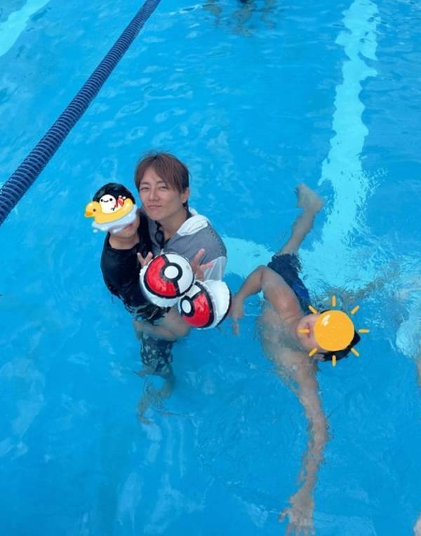 杉浦太陽、子ども達とプールの後に自宅プールも満喫「親2子3人、全員男たちで」