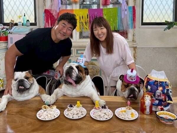 北斗晶、愛犬たちの5歳の誕生日を祝福「この子達と家族になれて本当に良かった」