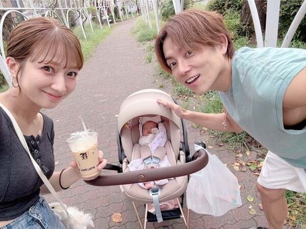 辻希美、夫・杉浦太陽と次女の3人で初めての散歩「ベビーカーは嫌いじゃないみたい」