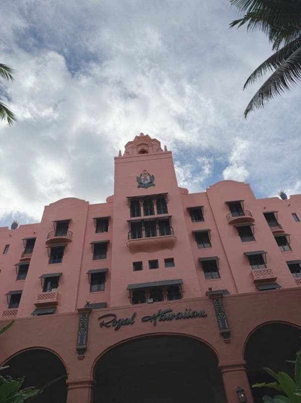 細川直美、ハワイの老舗ホテルを訪問し絶賛「全部がピンクで可愛い」