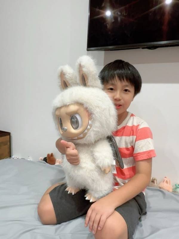 川崎希「めちゃくちゃ高かった」息子への8歳の誕生日プレゼントを公開「アレクには値段言ってない」