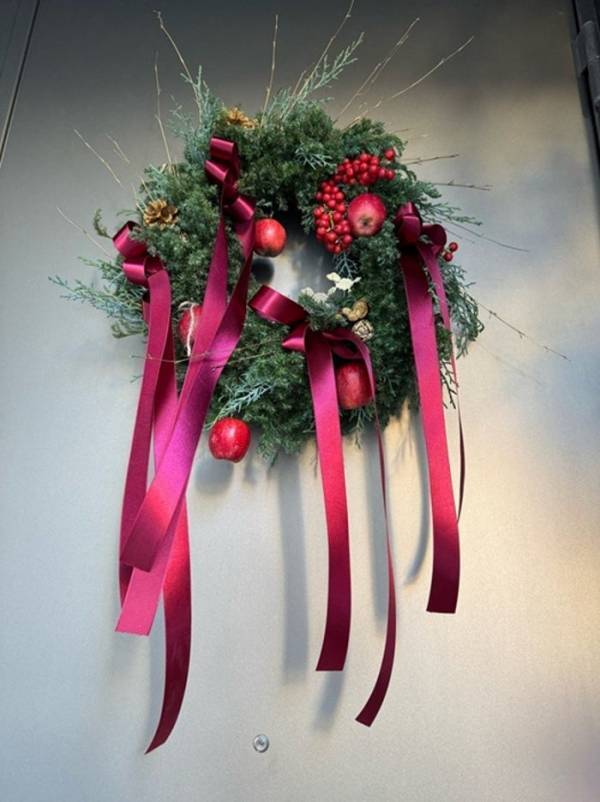 堀ちえみ、オーダーメイドのクリスマスリースを公開「世界にひとつだけのリース！」